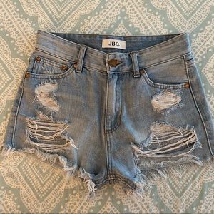 JBD RIPPED JEAN SHORTS